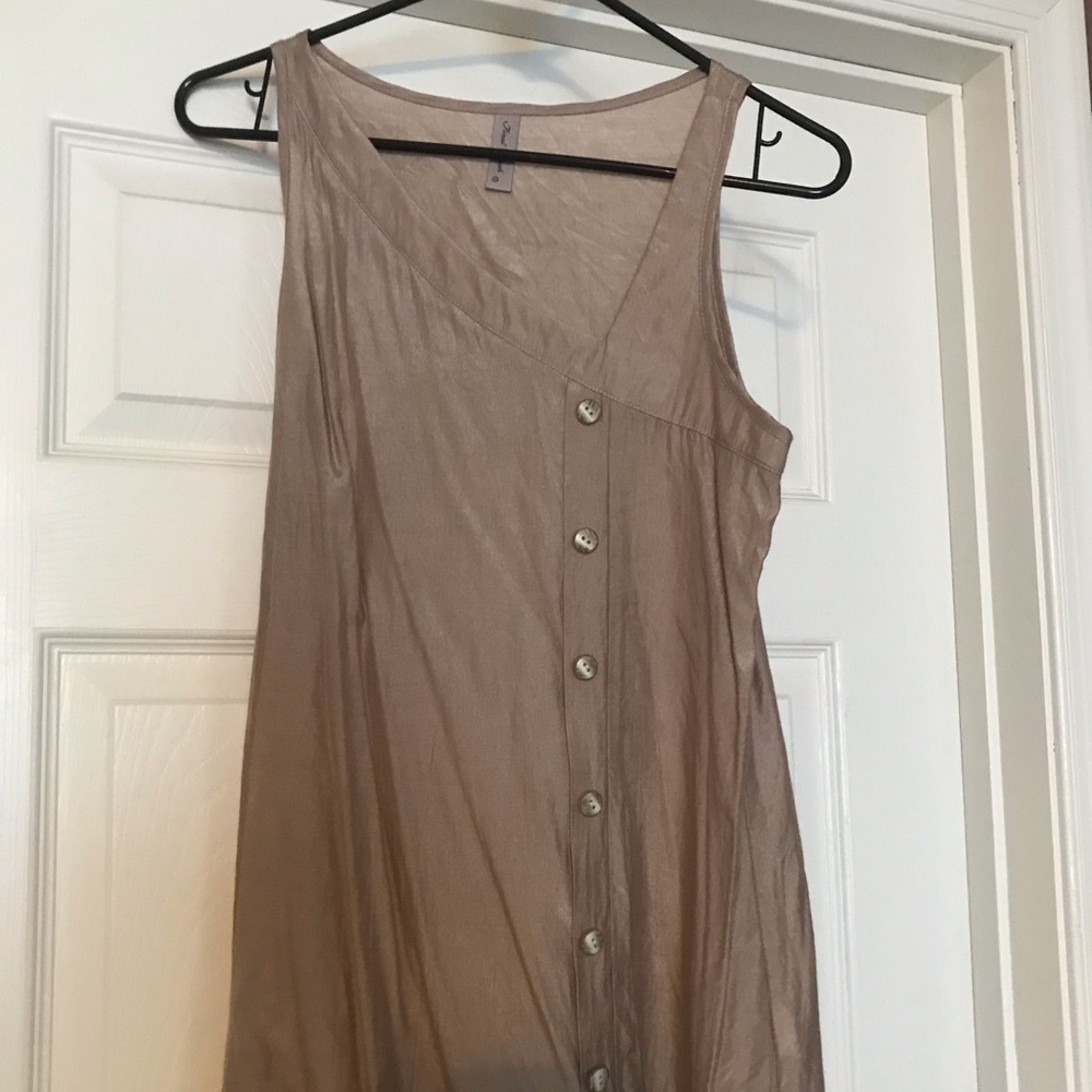 Tan tank